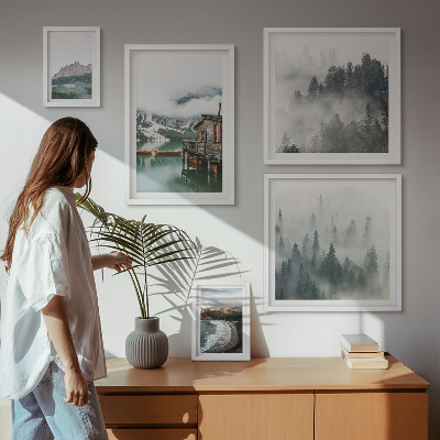 Tavelvägg med 5 tavlor Bergslandskap, stugor, vatten