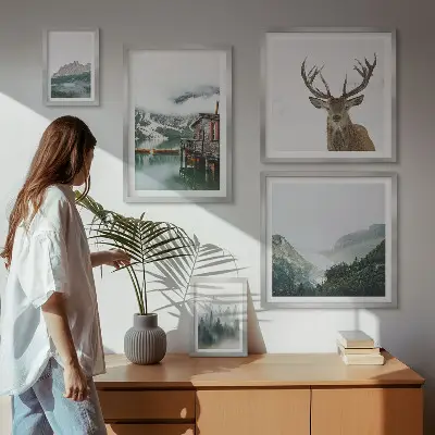 Tavelvägg med 5 tavlor med motiv av bergslandskap i naturen