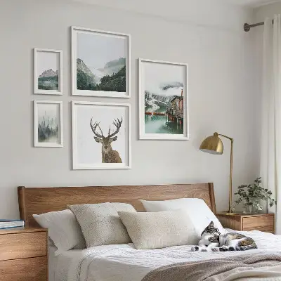 Tavelvägg med 5 tavlor med motiv av bergslandskap i naturen