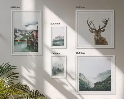 Tavelvägg med 5 tavlor med motiv av bergslandskap i naturen