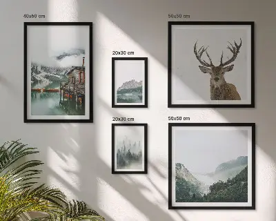 Tavelvägg med 5 tavlor med motiv av bergslandskap i naturen