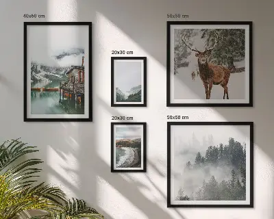 Tavelvägg med 5 tavlor naturmotiv med bergslandskap och djurliv