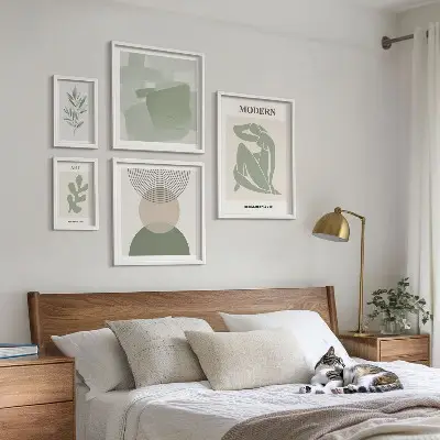 Tavelvägg med 5 tavlor i modern abstrakt stil