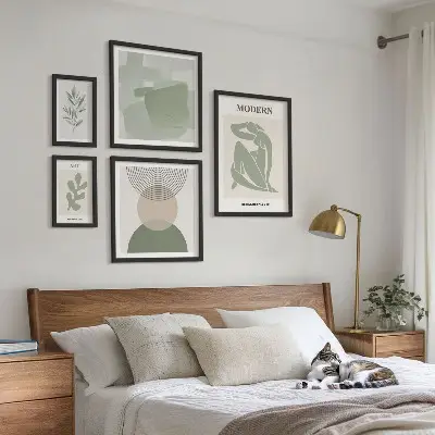 Tavelvägg med 5 tavlor i modern abstrakt stil