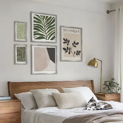 Tavelvägg med 5 tavlor med moderna växtmotiv