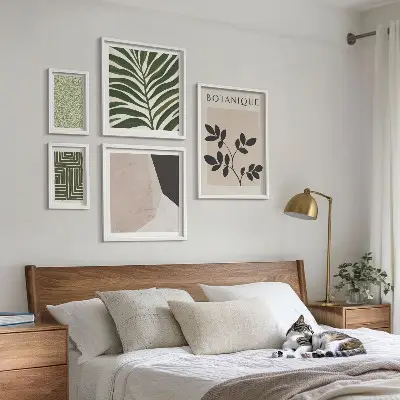 Tavelvägg med 5 tavlor med moderna växtmotiv