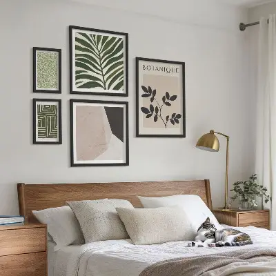 Tavelvägg med 5 tavlor med moderna växtmotiv