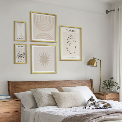 Tavelvägg med 5 tavlor Minimalistiska konstlinjer