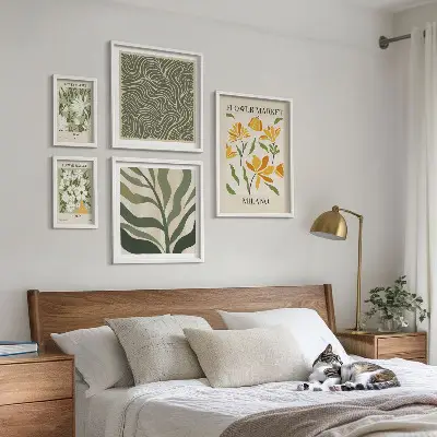 Tavelvägg med 5 tavlor med moderna växtmotiv