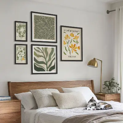 Tavelvägg med 5 tavlor med moderna växtmotiv