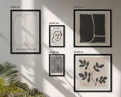 Tavelvägg med 5 tavlor med snygg minimalistisk grafik i linjer