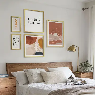 Tavelset väggdekoration med snygg abstrakt solgrafik