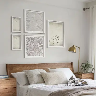 Minimalistisk fågelmålning tavelvägg med 5 tavlor