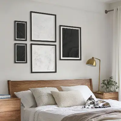 Tavelvägg med 5 tavlor mörka och ljusa glamorösa kulor