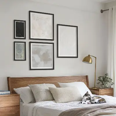 Tavelset väggdekoration med motiv av eleganta stenstrukturer