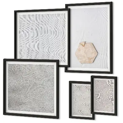 Tavelset väggdekoration med ljusa sandtexturer i boho-stil