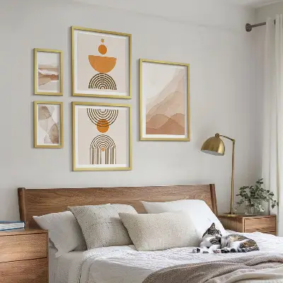 Tavelvägg med 5 tavlor strukturer i minimalistiska nyanser