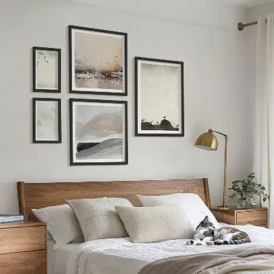 Set med 5 tavlor med motiv av fåglar, stenar och penseldrag