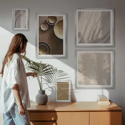 Tavelvägg med 5 tavlor med minimalistiska texturstrukturer