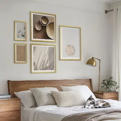 Tavelvägg med 5 tavlor minimalistiska texturer i varma toner