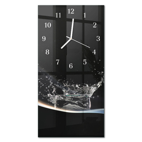 Vertikal klocka i glas Vatten