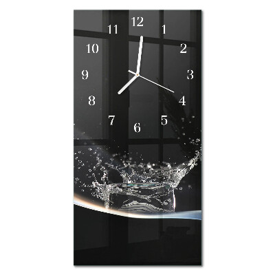 Vertikal klocka i glas Vatten