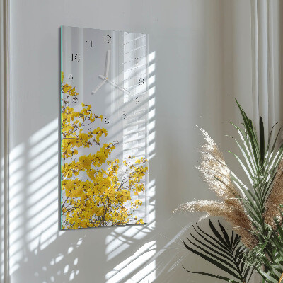 Vertikal klocka i glas Blommande träd