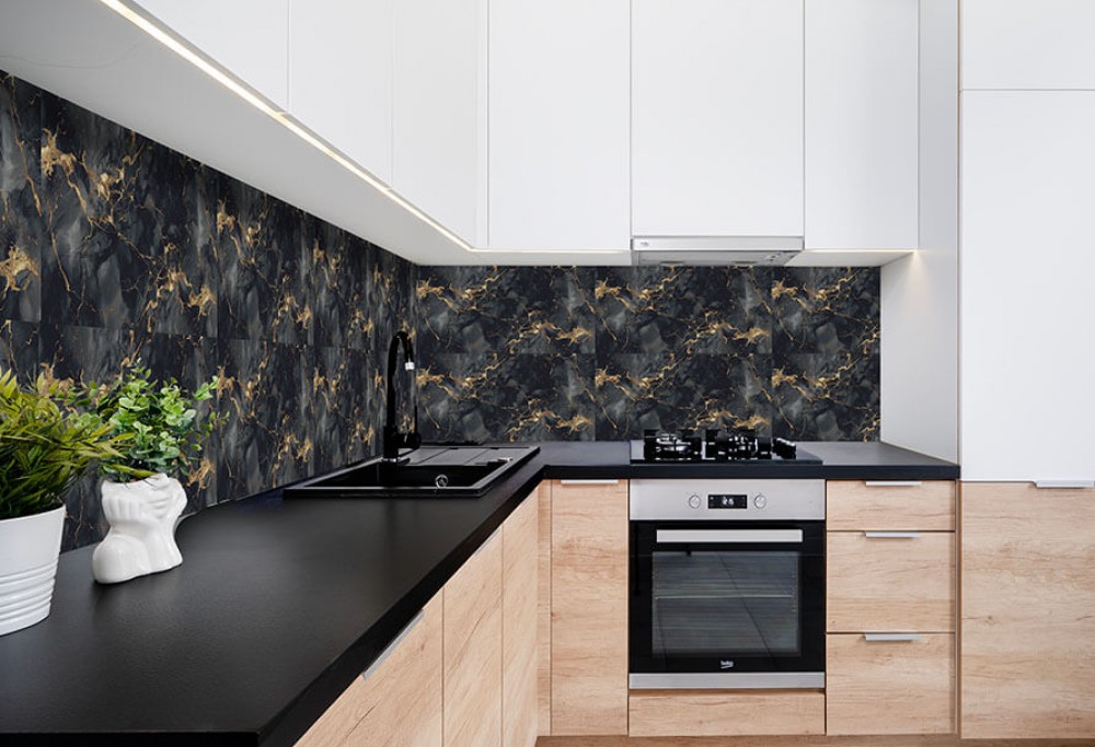 Väggen i köket utan renovering