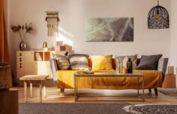 Boho stil vardagsrum - arrangemang och inspiration för en konstnärlig inredningsförvandling